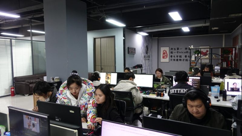 与传统的活动策划相比，定制服务具有以下优势：